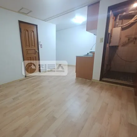 Rent this studio apartment on 서울특별시 서초구 반포동 716-22