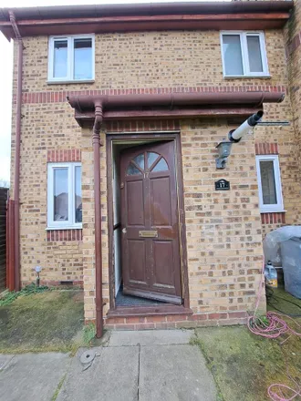 Rent this 1 bed townhouse on Coulson Close in Goodmayes, London