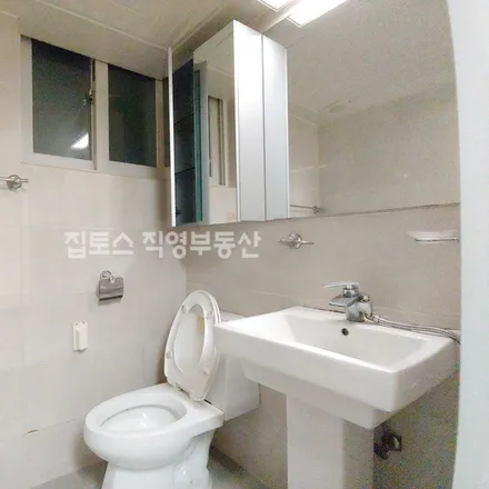 Rent this studio apartment on 서울특별시 강남구 논현동 107-21