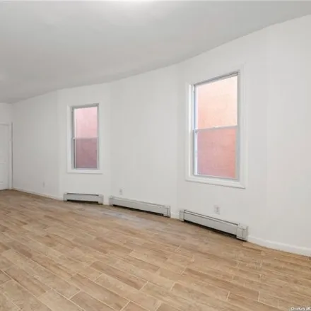 Image 7 - 108-35 38th Avenue, New York, NY 11368, USA - House for sale