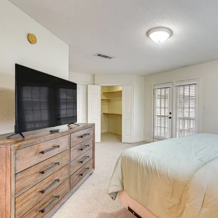 Rent this 3 bed apartment on Kemah