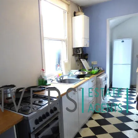 Rent this 3 bed townhouse on Lorne Road in Leicester, LE2 3AR