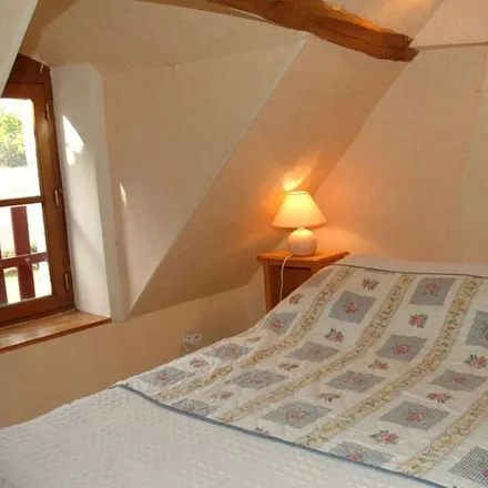 Rent this 5 bed townhouse on Rue de la Varenne in 37460 Genillé, France