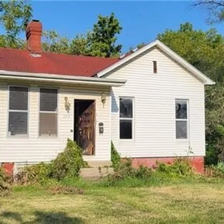 Buy this 3 bed house on 307 North Washington Street in Clinton, MO 64735