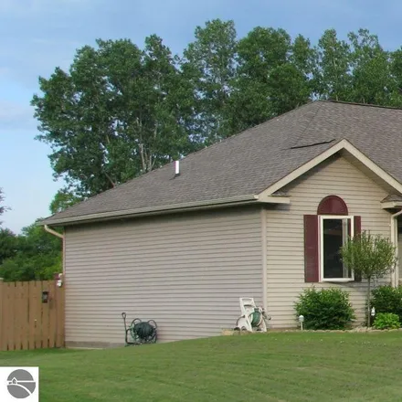 Buy this 3 bed house on 1145 East River Road in Mount Pleasant, MI 48858