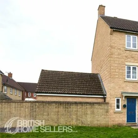 Buy this 4 bed duplex on Stickleback Road in Calne, SN11 9RB