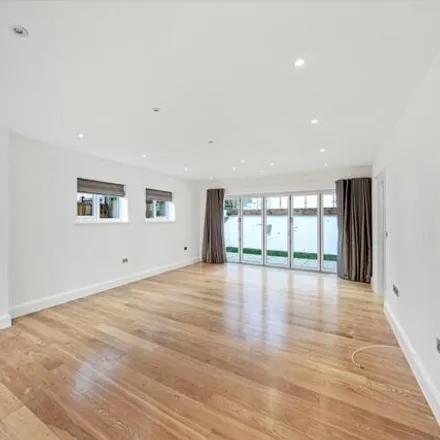 Rent this 4 bed house on Summerfield Road in Loughton, IG10 4QB
