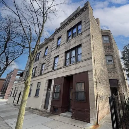 Buy this studio house on 1037 West Polk Street in Chicago, IL 60607