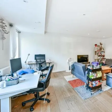 Image 2 - Hankins House, 20 Peartree Way, London, SE10 0HY, United Kingdom - Apartment for sale