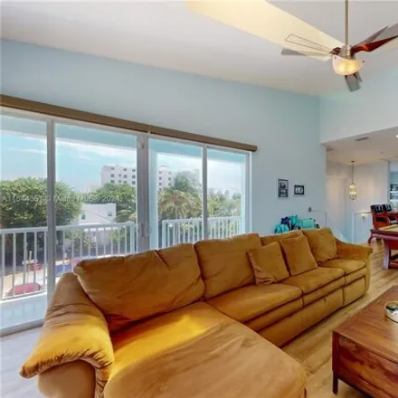 Image 6 - 358 North Surf Road, Hollywood, FL 33019, USA - House for sale