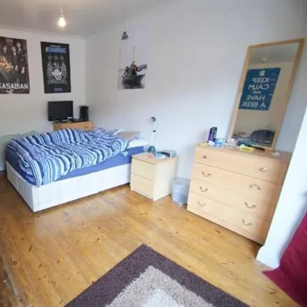 Rent this 5 bed duplex on 39-91 Headingley Mount in Leeds, LS6 3EW