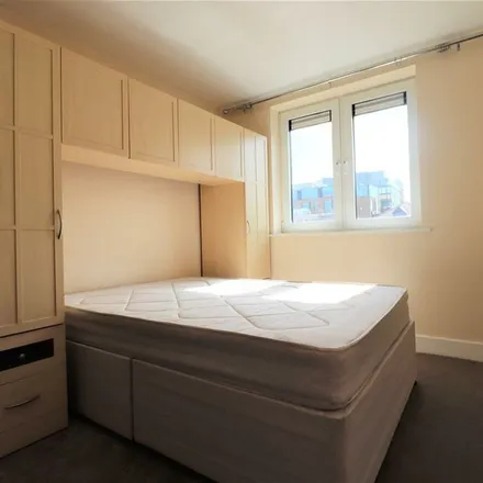 Image 5 - Culham Court, Redford Way, London, UB8 1SY, United Kingdom - Apartment for rent