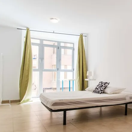 Rent this 4 bed room on Carrer de Sant Jacint Castanyeda in 46005 Valencia, Spain