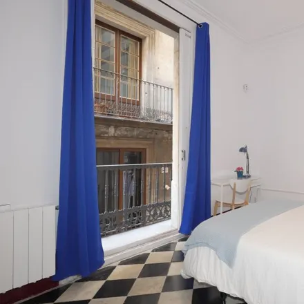 Rent this 5 bed room on Sant Jaume in Carrer del Beat Simó, 08001 Barcelona