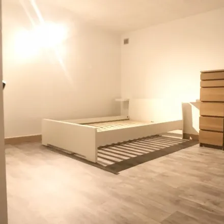 Rent this 2 bed room on Rue du Poinçon - Priemstraat 43 in 1000 Brussels, Belgium