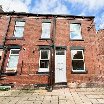 Rent this 3 bed house on Barden Mount in Leeds, LS12 3EF
