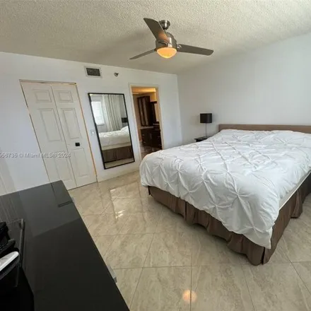 Image 5 - Le Laurier, 17800 North Bay Road, Golden Shores, Sunny Isles Beach, FL 33160, USA - Condo for rent
