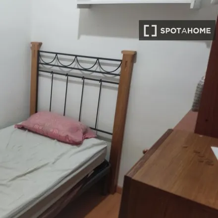 Rent this 3 bed room on Carrer de Caballero in 87, 08001 Barcelona