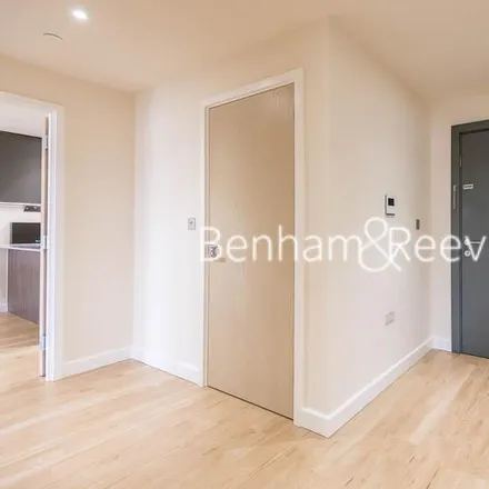 Image 7 - Boulevard Drive, London, NW9 5HF, United Kingdom - Apartment for rent