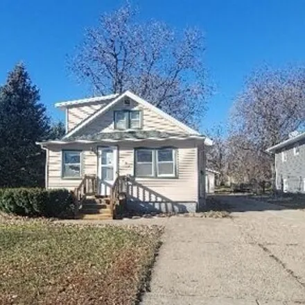 Buy this 3 bed house on 733 North 4th Street in Marshall, MN 56258