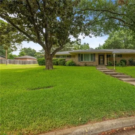 Image 1 - 2000 Westview Ter, Arlington, Texas, 76013 - House for sale