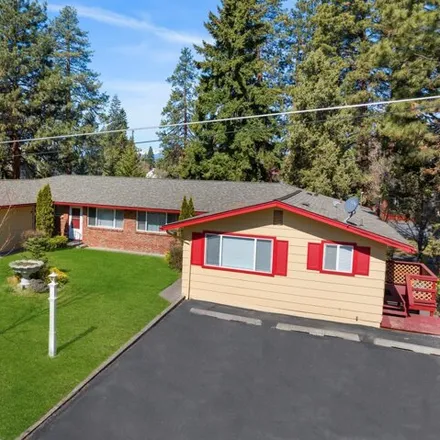 Buy this 8 bed house on 432 Southeast Woodland Boulevard in Bend, OR 97702