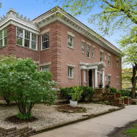 Buy this 5 bed house on 5434 North Magnolia Avenue in Chicago, IL 60640