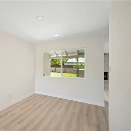 Image 6 - 8878 Katherine Avenue, Los Angeles, CA 91402, USA - Apartment for rent