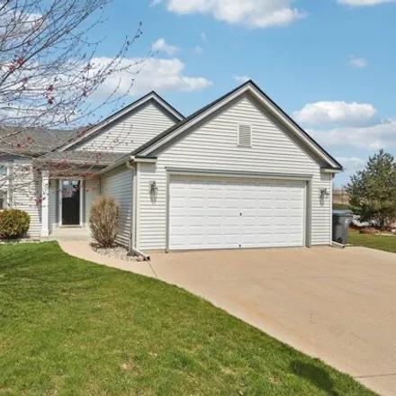 Image 2 - 101 Woodlark Court, Waukesha, WI 53186, USA - House for sale