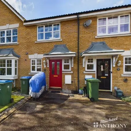 Buy this 2 bed townhouse on Friarscroft Way in Aylesbury, HP21 8AE