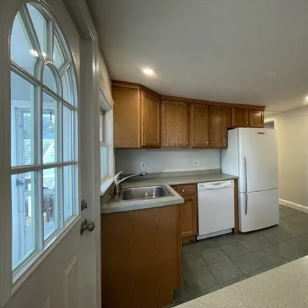 Image 6 - 450 Appleton Street, Arlington Heights, Arlington, MA 02476, USA - House for rent