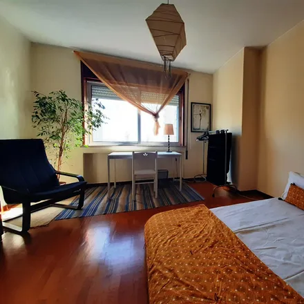 Rent this 3 bed room on Body Concept in Rua de Damião de Góis, 4050-248 Porto