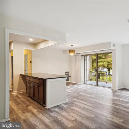 Image 3 - 12200 Braxfield Court, North Bethesda, MD 20852, USA - Condo for sale