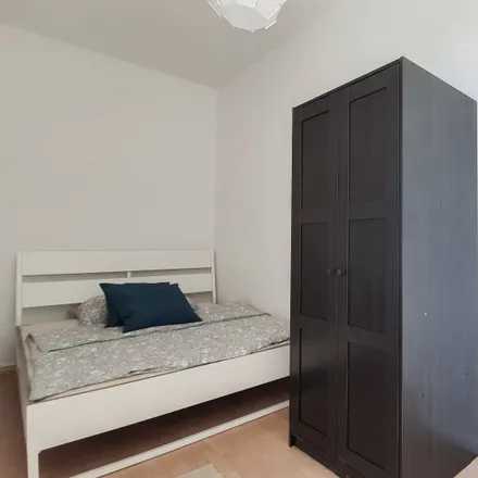 Rent this 5 bed room on Ulmenstraße 25 in 13595 Berlin, Germany