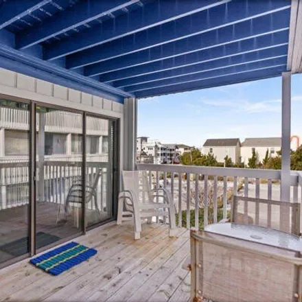 Buy this 1 bed condo on Granny's Country Kitchen (Carolina Beach) in 1310 South Lake Park Boulevard, Wilmington Beach