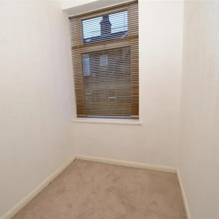 Image 6 - Crossley Street, Queensbury, BD13 1BW, United Kingdom - Townhouse for rent