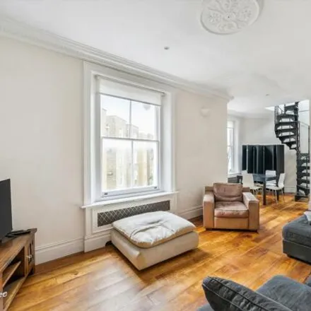 Rent this 3 bed apartment on 55 Linden Gardens in London, W2 4HB