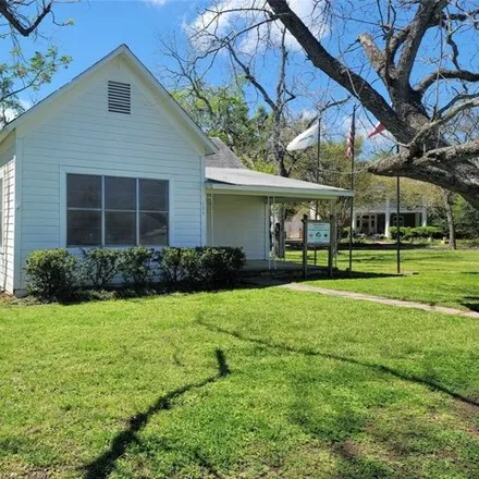 Image 3 - 703 North Avenue C, Elgin, TX 78621, USA - House for sale