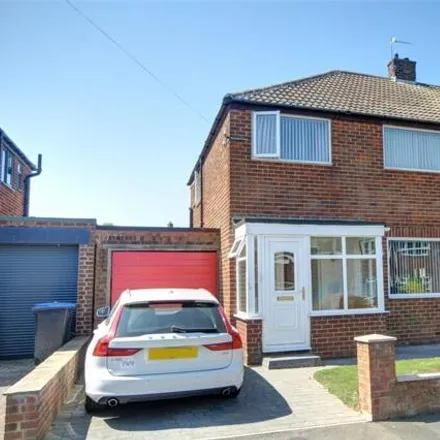 Buy this 3 bed duplex on 13 Newlands Road in Durham, DH1 1AP