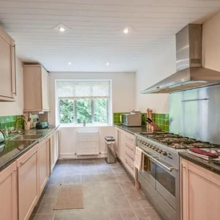 Image 3 - Allington House, Sudbury Hill, London, HA1 3NB, United Kingdom - Apartment for sale