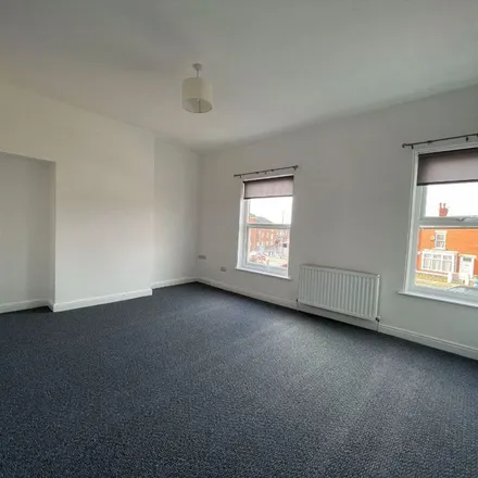 Image 8 - Queen Street, Mossley, OL5 9AJ, United Kingdom - Apartment for rent