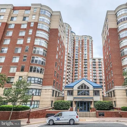 Rent this 2 bed condo on Lexington Square 3835 in 3835 9th Street North, Arlington