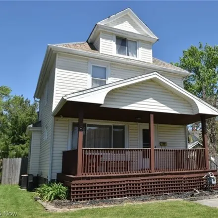 Buy this 3 bed house on 321 West 15th Street in Elyria, OH 44035