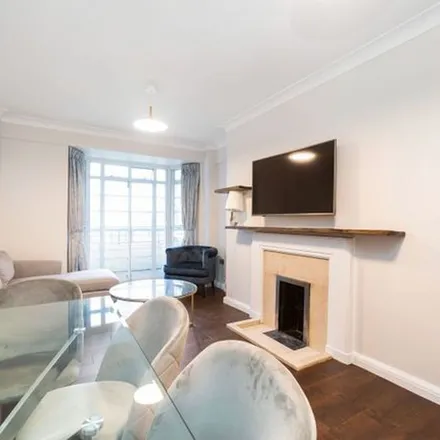 Rent this 3 bed apartment on 165 Gloucester Place in London, NW1 6DX