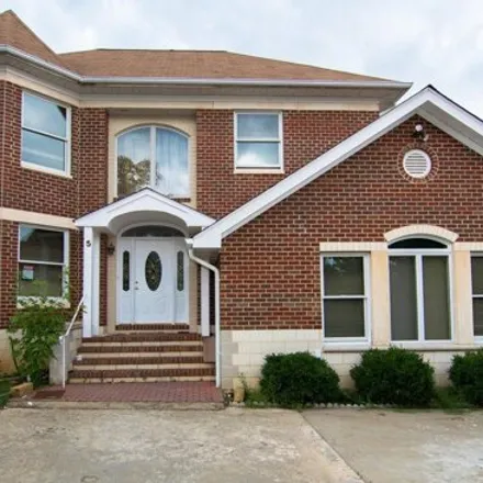 Rent this 4 bed house on 5 South Garfield Street in Arlington, VA 22204