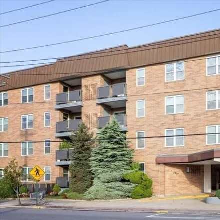 Image 1 - The Plaza, 360 Central Avenue, Village of Lawrence, NY 11559, USA - Apartment for sale