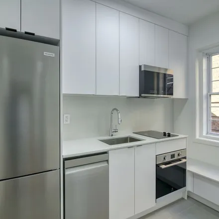 Image 3 - 2060 Rue du Fort, Montreal, QC H3H 2B8, Canada - Apartment for rent
