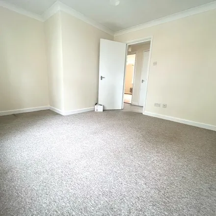 Image 5 - Walled Meadow, Andover, SP10 2RF, United Kingdom - Apartment for rent