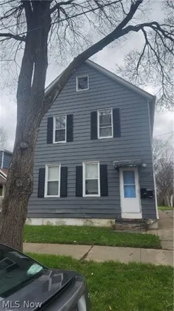 Rent this 3 bed house on 2253 West 67th Street in Cleveland, OH 44102