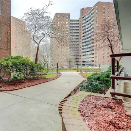 Image 2 - 97-40 62nd Drive, New York, NY 11374, USA - Apartment for sale